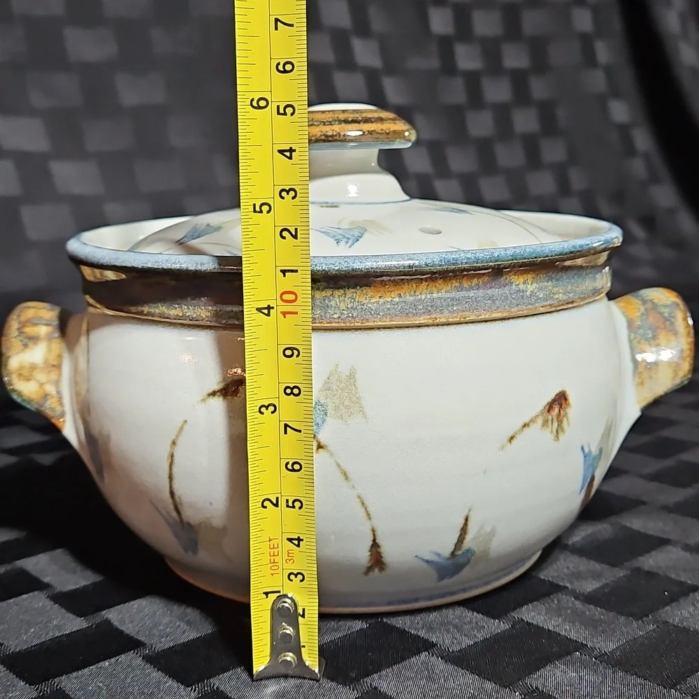 Handcrafted/Signed Studio Pottery Casserole with Beautiful Pattern & Glaze